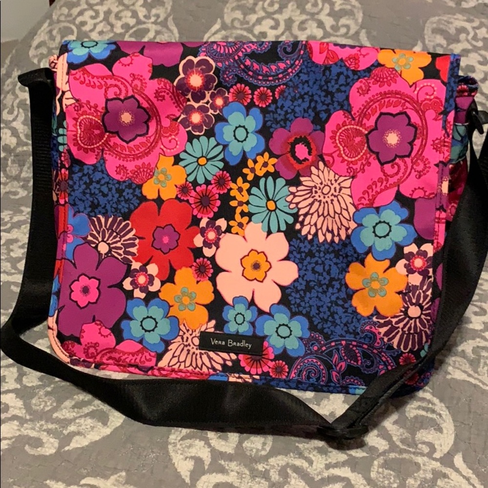 Vera Bradley lightenup messenger bag floralfiesta